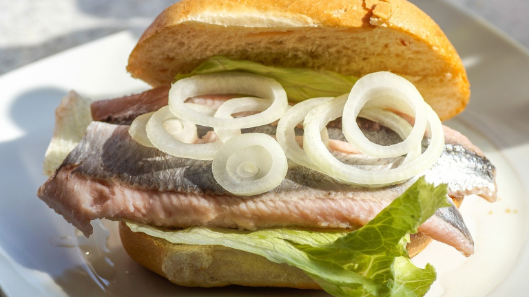 Matjesbrötchen